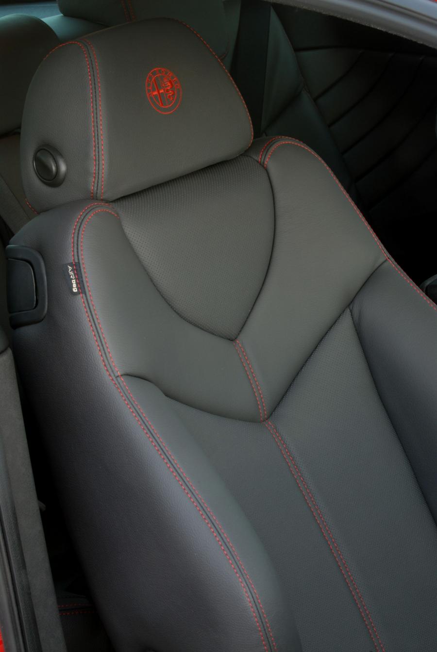 Детали интерьера Alfa Romeo GT Monza (937C) 2008 года  (AU) (фото 7 из 14)